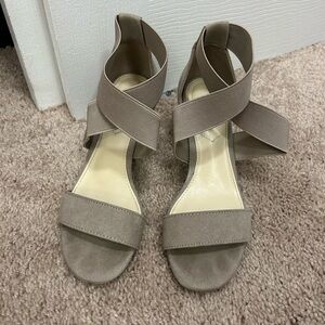 Liz Claiborne women’s size 6 heels
